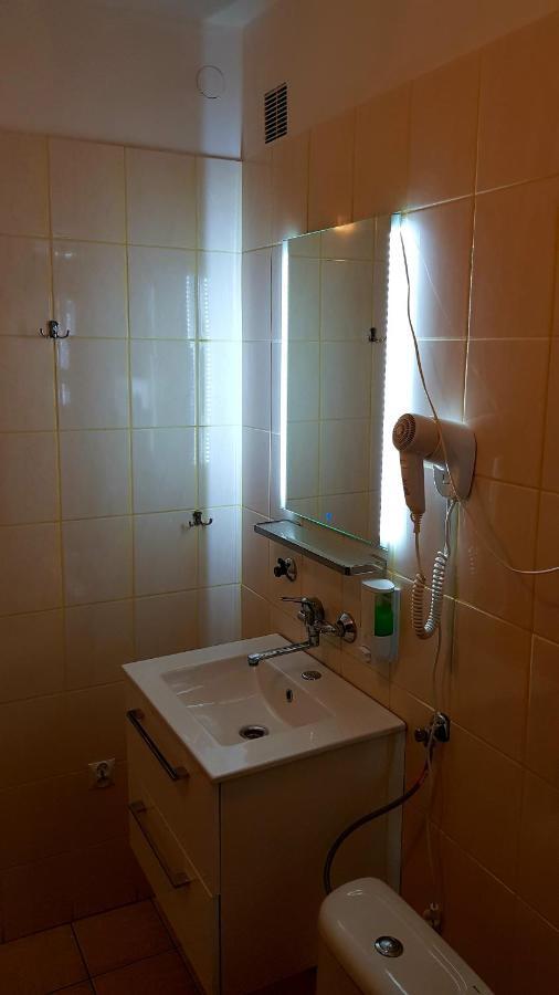 Pokoje Goscinne Vis A Vis Retro Gostynin Ngoại thất bức ảnh